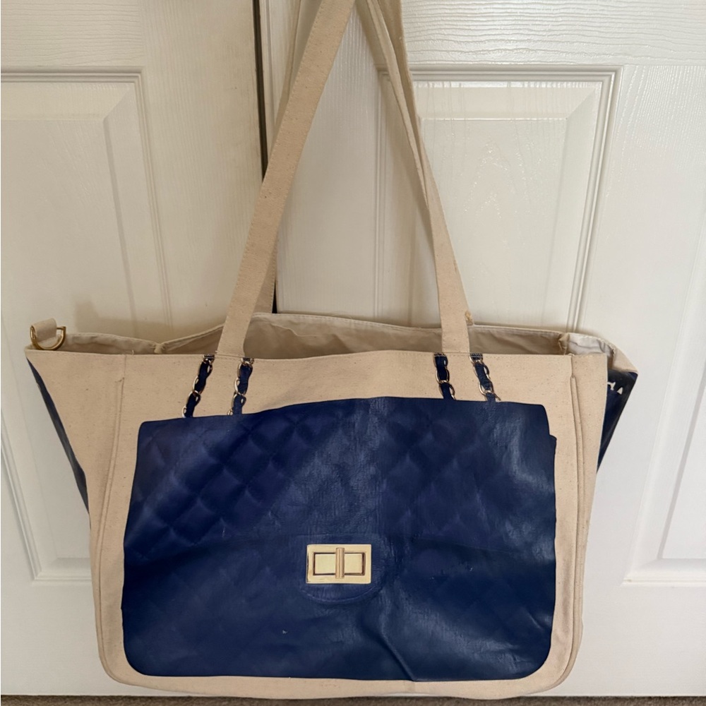 Tote bag featuring ‘bag’ design